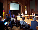 Link zur Seite „Berlin 2012“ (Gruppe von Menschen sitzt in einem Klassenraum)