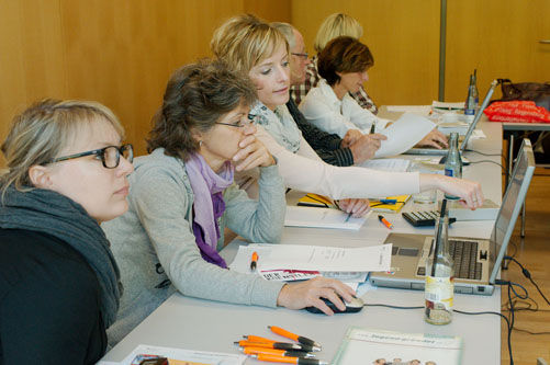 Die Teilnehmerinnen und Teilnehmer des Workshops "Jugend gründet" während der Gruppenarbeit