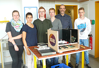 Das Team der Schülerfirma mit dem Projekt "Mikrosystemtechnik"