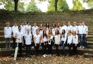 Gruppenfoto von Schülerinnen und Schülern der Schülerfirma reShine
