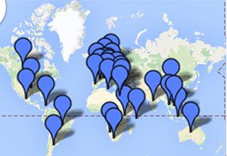 Virtuelle Landkarte mit vielen virtuellen Stecknadeln
