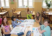 Link zur Seite „Lernpatenschaften“ (Ältere Schüler helfen jüngeren Schülern bei ihren Aufaben)