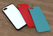 Link zur Seite „RECYCL3D PRINT“ (Drei unterschiedlich farbige Handyhüllen liegen auf einem Tisch)
