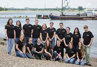 Gruppenbild vom Team der Schülergenossenschaft "Rheincafé"