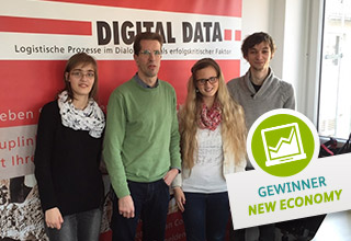 Bild der Gründer Larissa Bader und Olivia Bräutigam sowie der Unternehmenspaten Jan-Ulrich Hoss und Jonathan Jenne von Digital Data