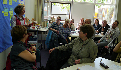 Workshop-Teilnehmer in einem Raum