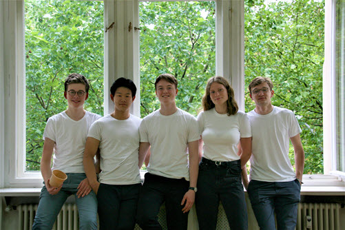 Gruppenbild vom Team der Schülerfirma KomPot GmbH, Canisius Kolleg, Berlin