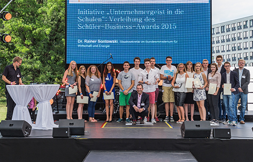Gruppenbild der Gewinner des SCHÜLER-BUSINESS-AWARD